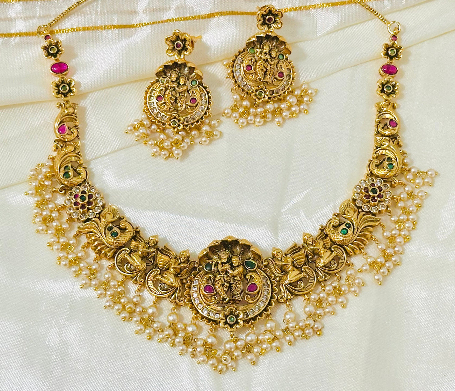 Antique Necklaces & Pendants