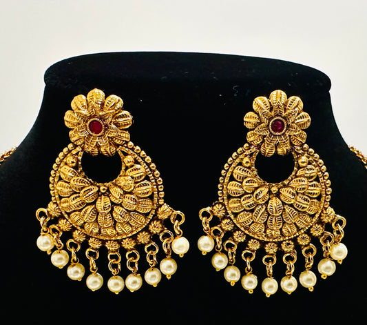 Exquisite Antique Gold-Toned Choker Necklace and Jhumka Earring Set with Pearl & Gemstone Accents