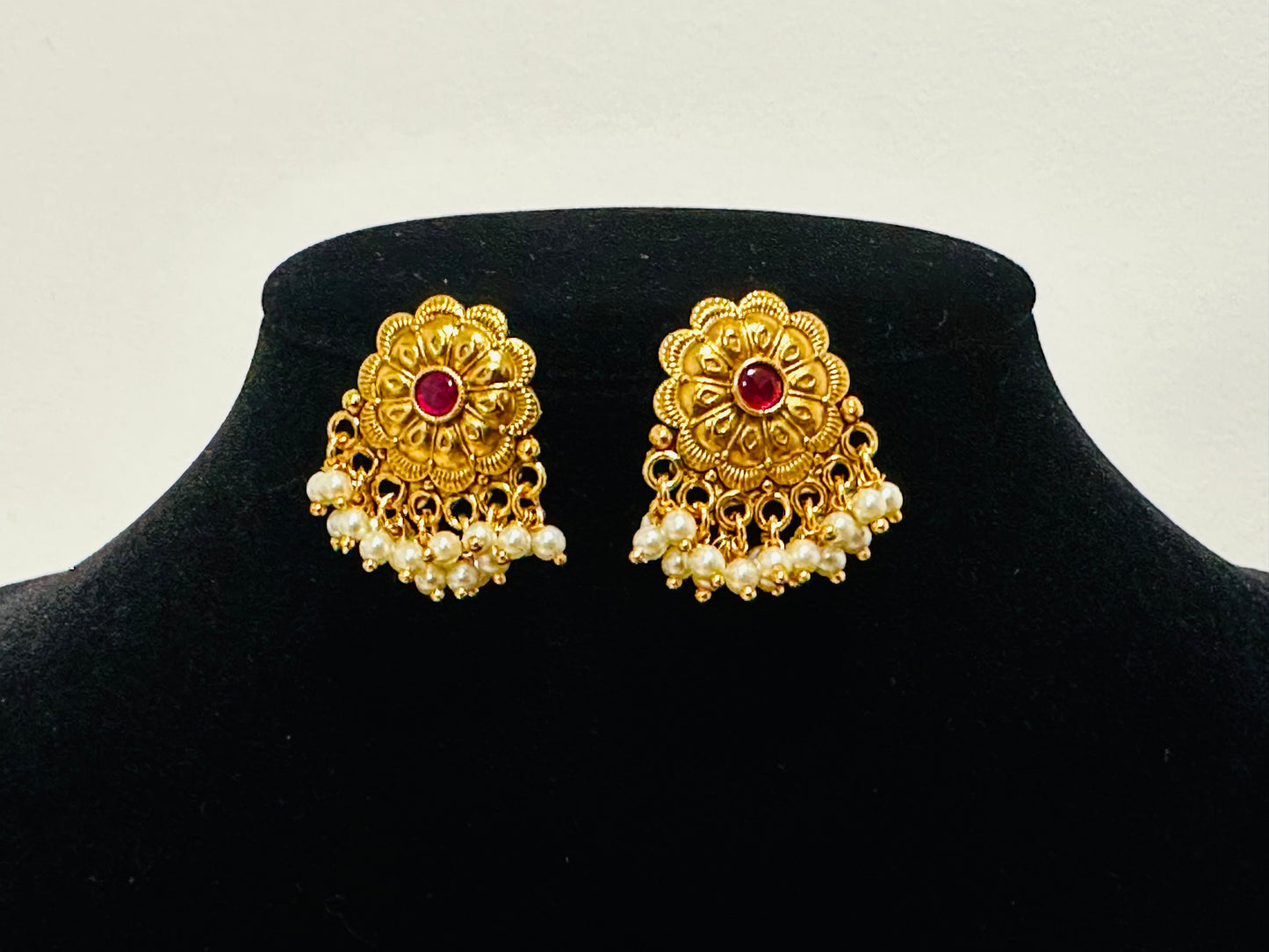South Indian Pearl/Gold Necklace with Earrings
