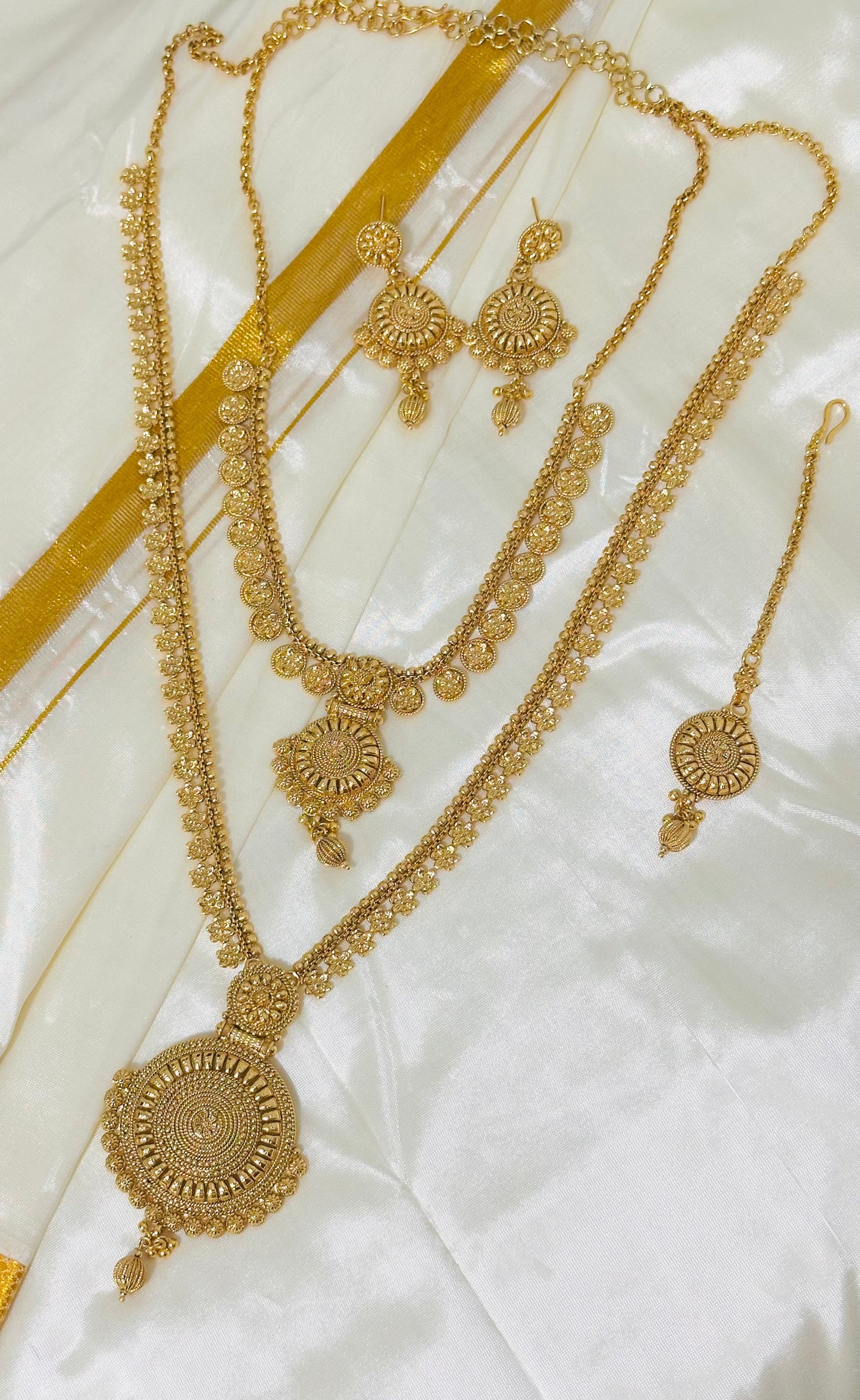 Complete Antique Gold-Toned Traditional Jewelry Set