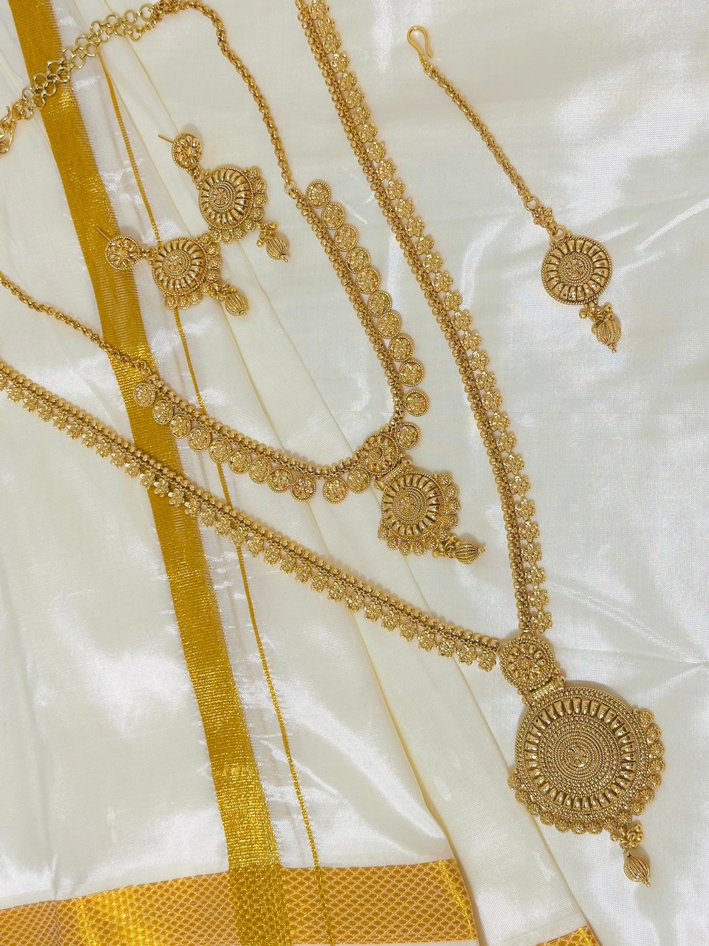 Complete Antique Gold-Toned Traditional Jewelry Set